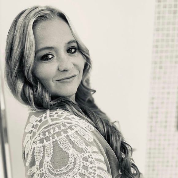 ~Meet Your Posh Ambassador: LJ DAYS~ - Picture 7 of 14